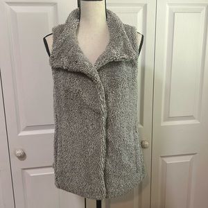 Faux Fur Vest w/ Wide Lapel,snap closure side pockets women’s sz small